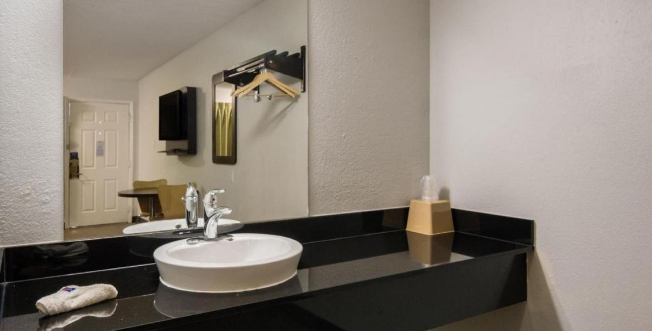 Motel 6 Irving - Loop 12 Екстериор снимка